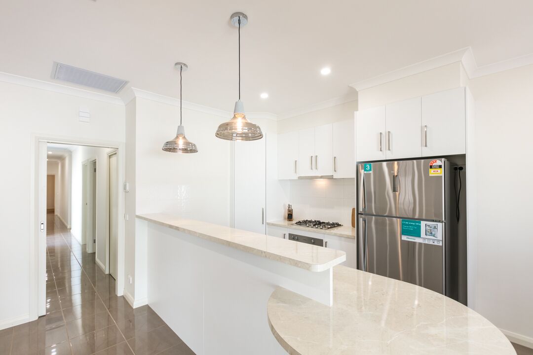 Jääkaappi, mikroaaltouuni, uuni, astianpesukone