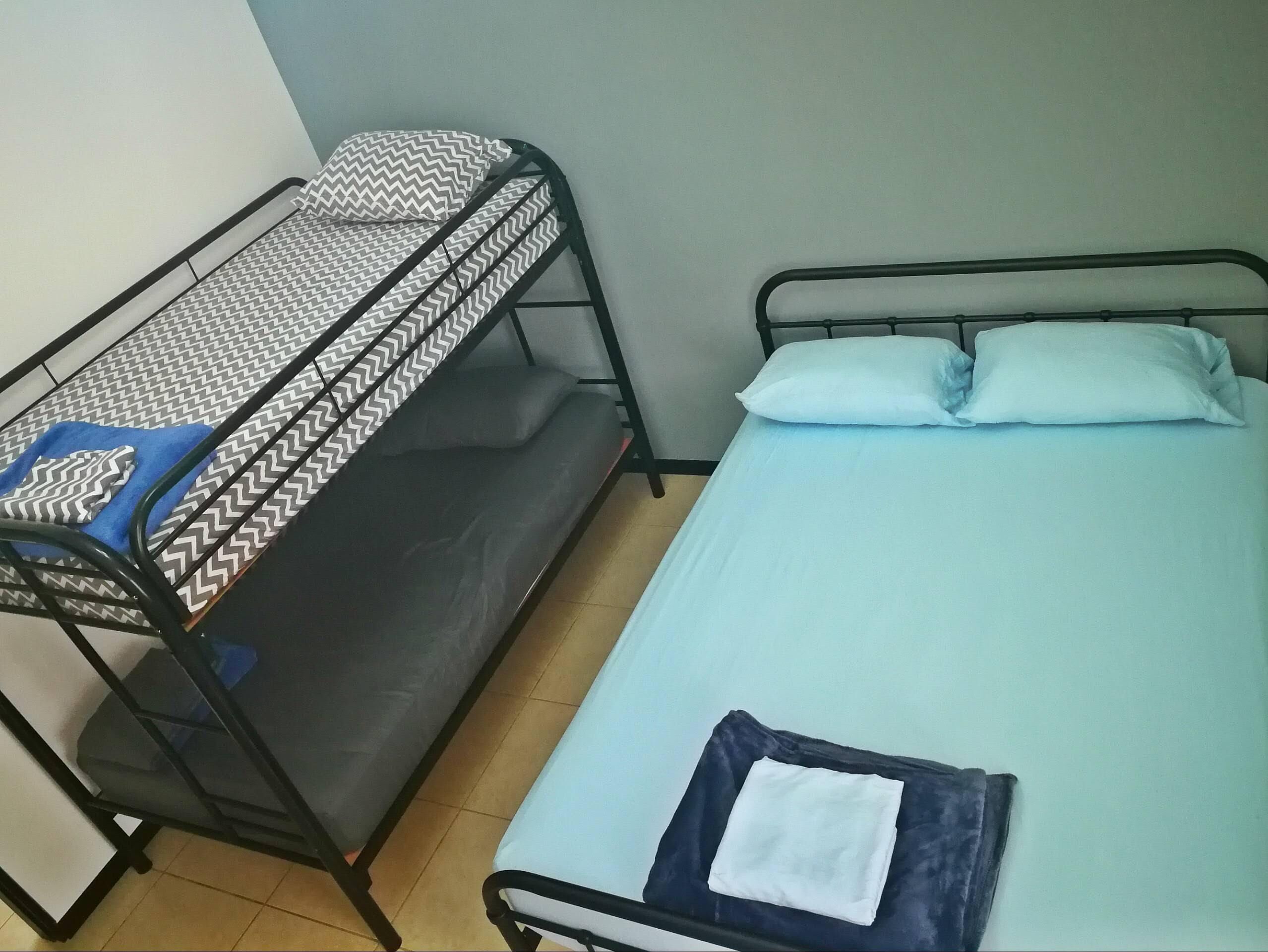 Comfy, modern and secure spot in gated community near airport and city