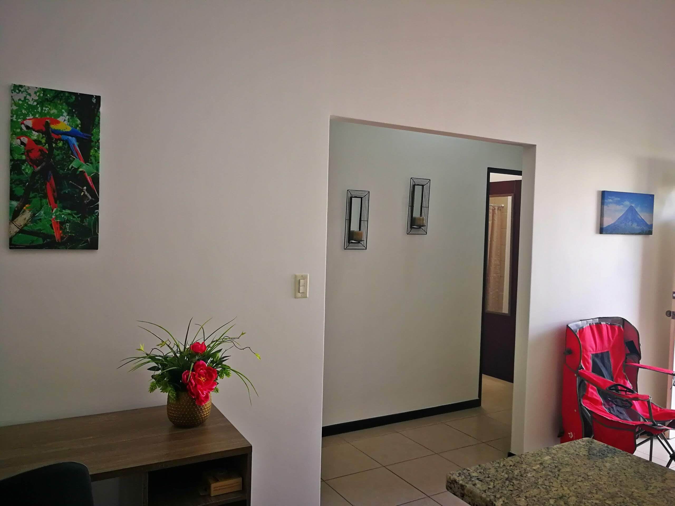 Comfy, modern and secure spot in gated community near airport and city