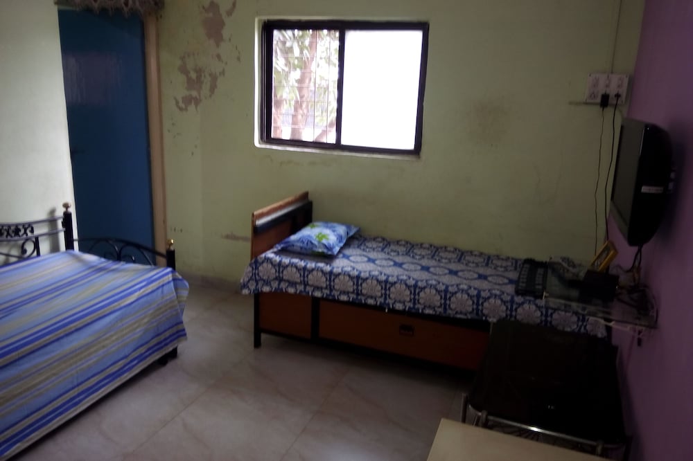 Paying guest accomodation for male and female on daily basis