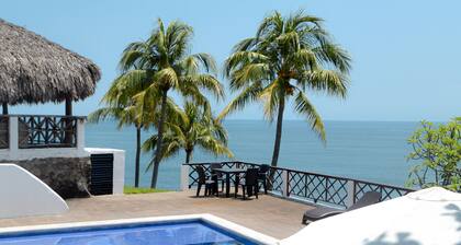 AMAZING BEACH HOUSE ON A CLIFF, Spectacular OCEAN VIEWS & private beach access