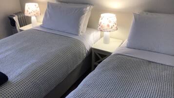 2 bedrooms, iron/ironing board, free WiFi, bed sheets