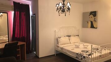 1 bedroom, iron/ironing board, internet, bed sheets