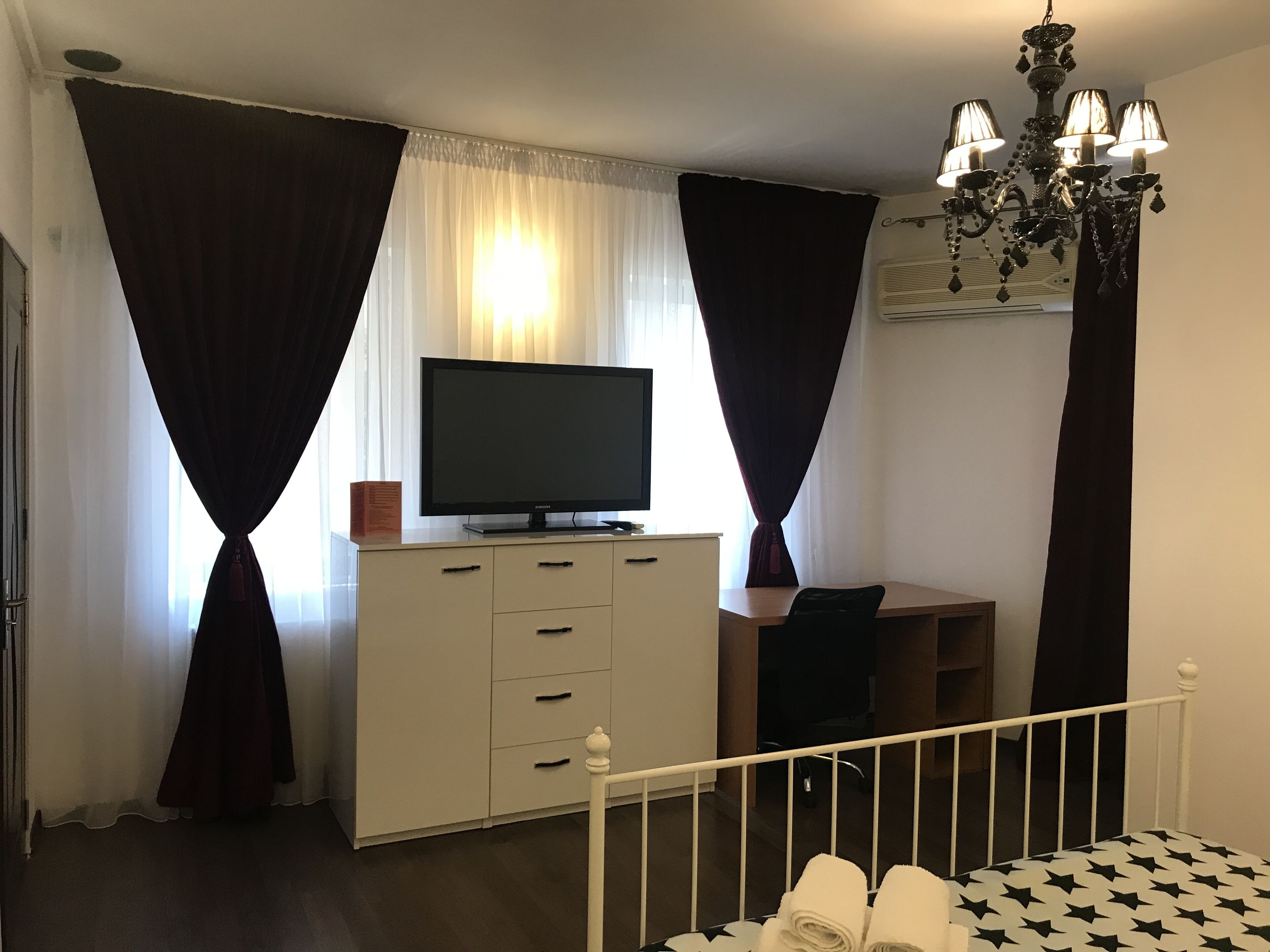 1 bedroom, iron/ironing board, internet, bed sheets