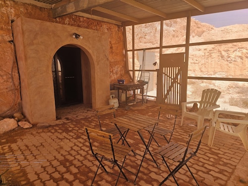 Stunning LIGHT FILLED UNDERGROUND Retreat - Earthworm House - Dugout - spacious!