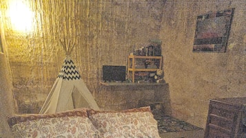 4 bedrooms, in-room safe, bed sheets