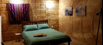 Stunning LIGHT FILLED UNDERGROUND Retreat - Earthworm House - Dugout - spacious!