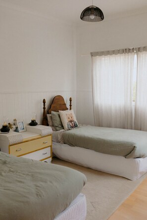 3 slaapkamers, een strijkplank/strijkijzer, reisbedje, gratis wifi