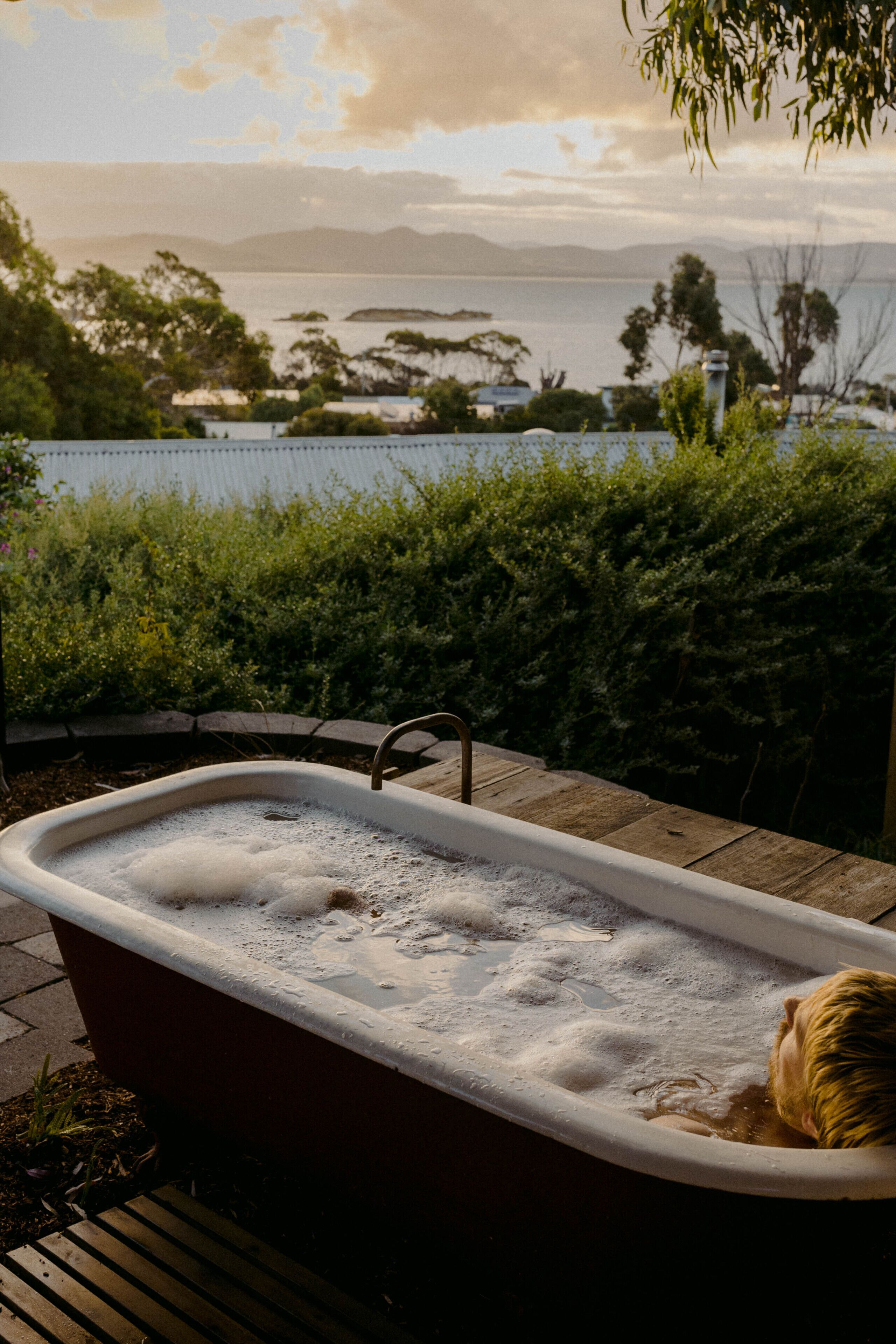 Outdoor spa tub