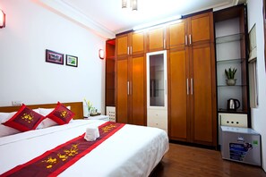 1 bedroom, iron/ironing board, internet, bed sheets - Hanoi Friendly House - Superior Room - Kingsize Bed! (Hà Nội)