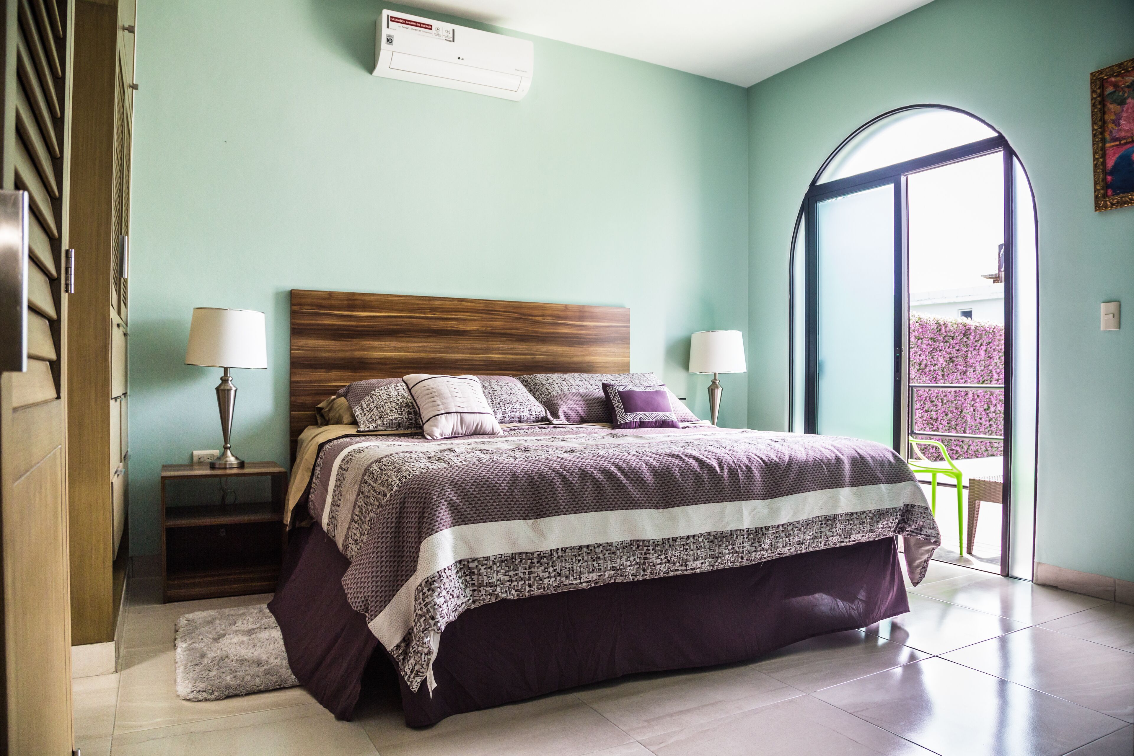 BRAND NEW ALL COMFORTS HOUSE Triskel Delfin