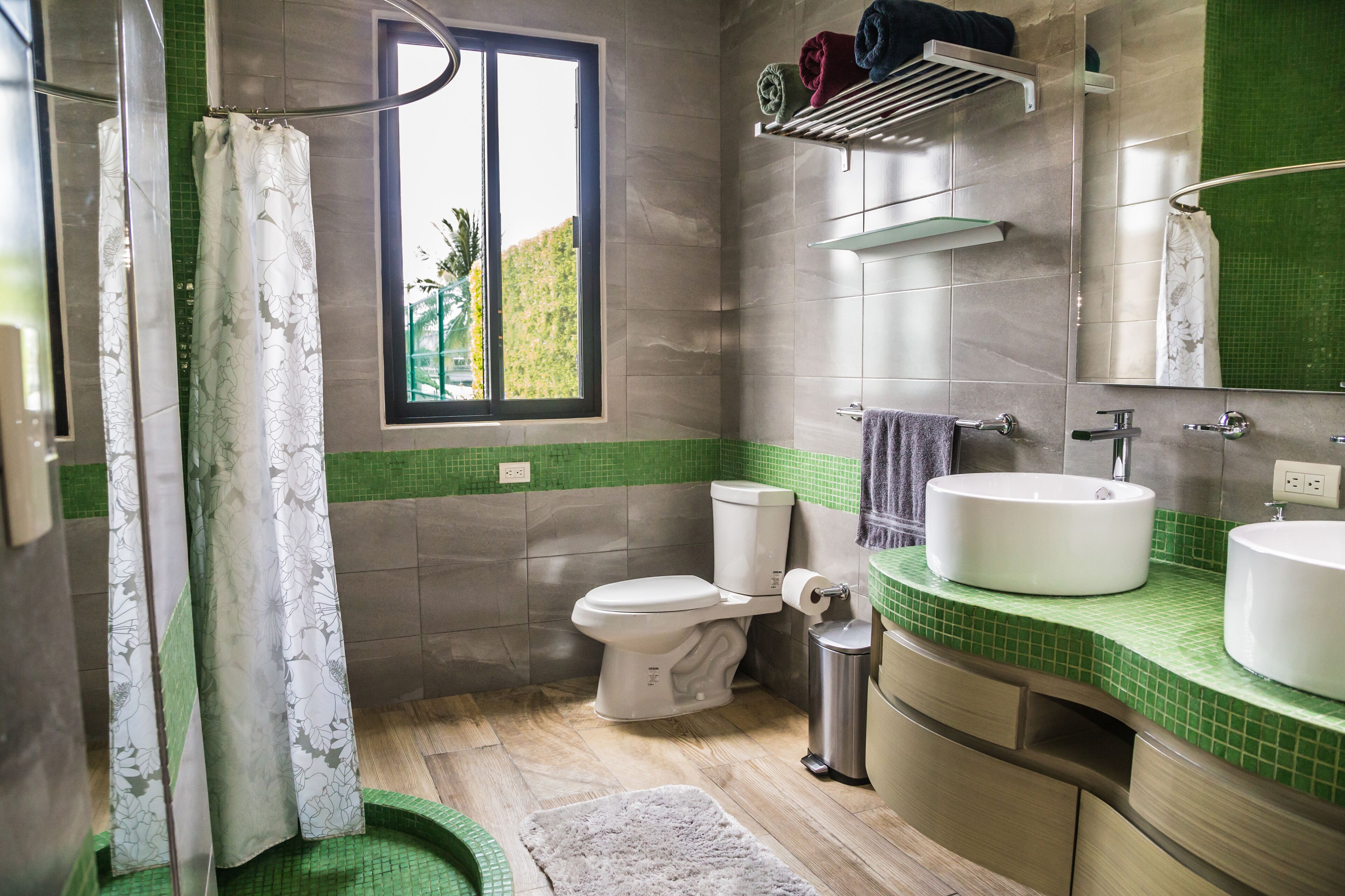 BRAND NEW ALL COMFORTS HOUSE Triskel Delfin