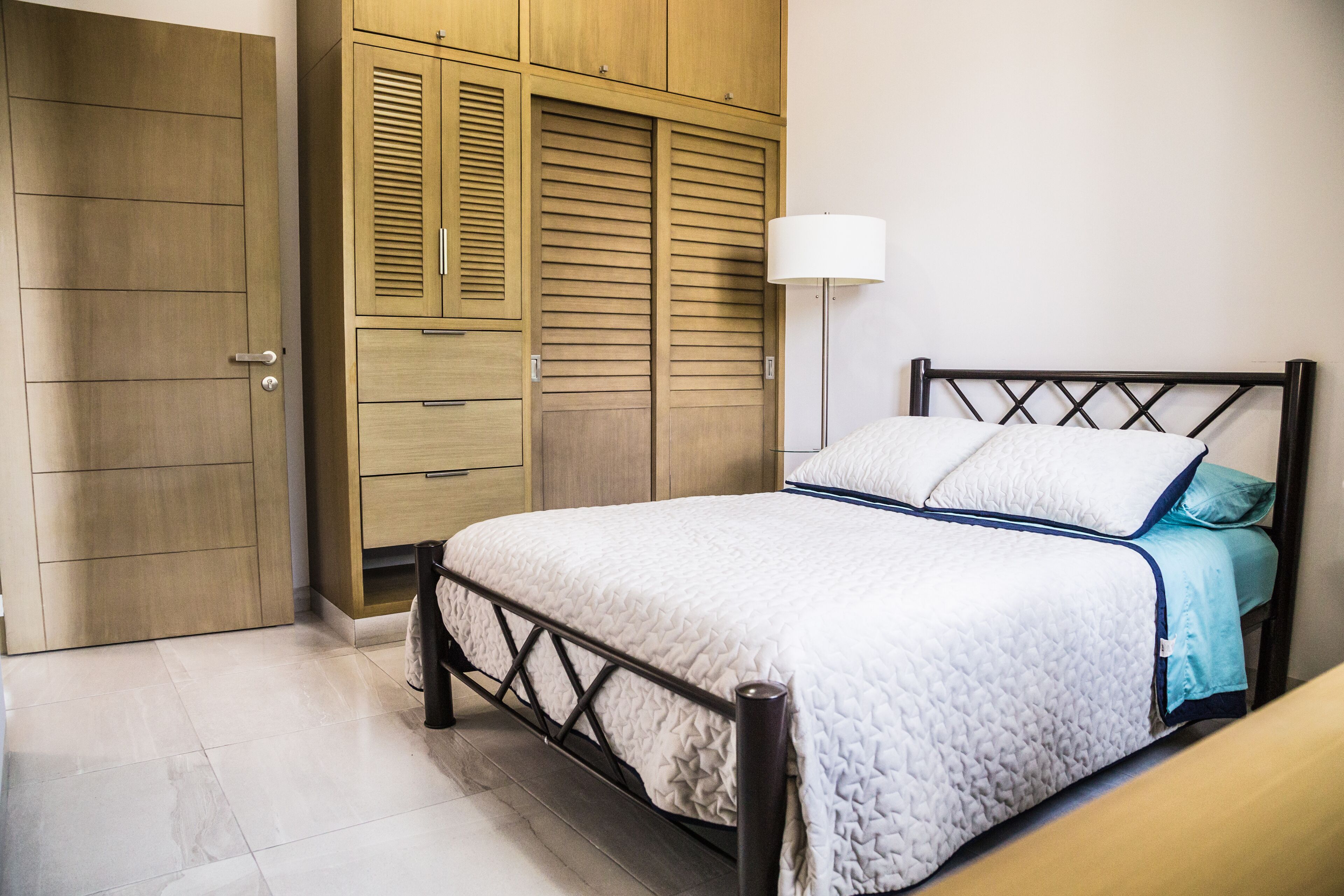 BRAND NEW ALL COMFORTS HOUSE Triskel Delfin