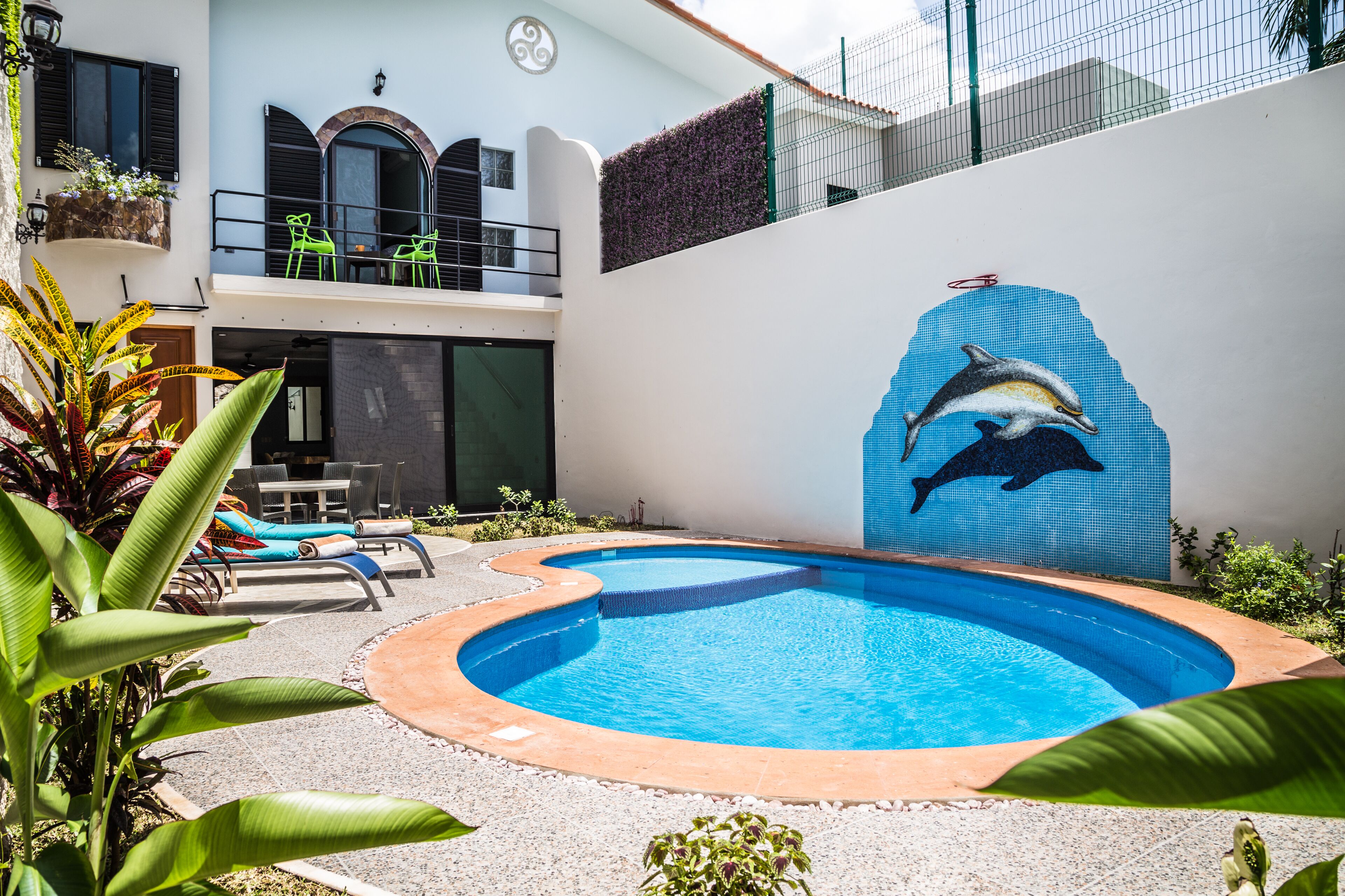 BRAND NEW ALL COMFORTS HOUSE Triskel Delfin