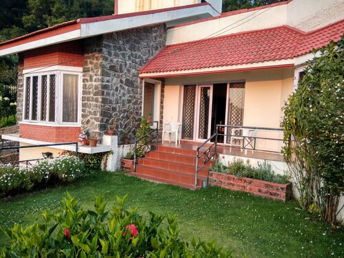 Srivarin huvila, josta on näkymät