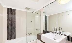 Bathroom - One bedroom in Australia, Sydney (Sydney)