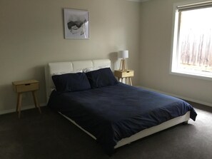 4 chambres, fer et planche à repasser, accès au Wi-Fi (inclus)