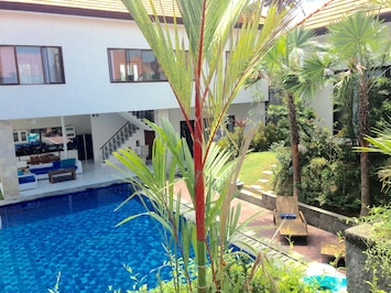 Palm Court Residence welcomes guests who are looking for simplicity and tranquility