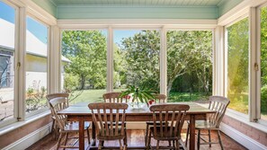 Dining - Green Meadow Farm - wonderful country stay for families & friends (Bundanoon)