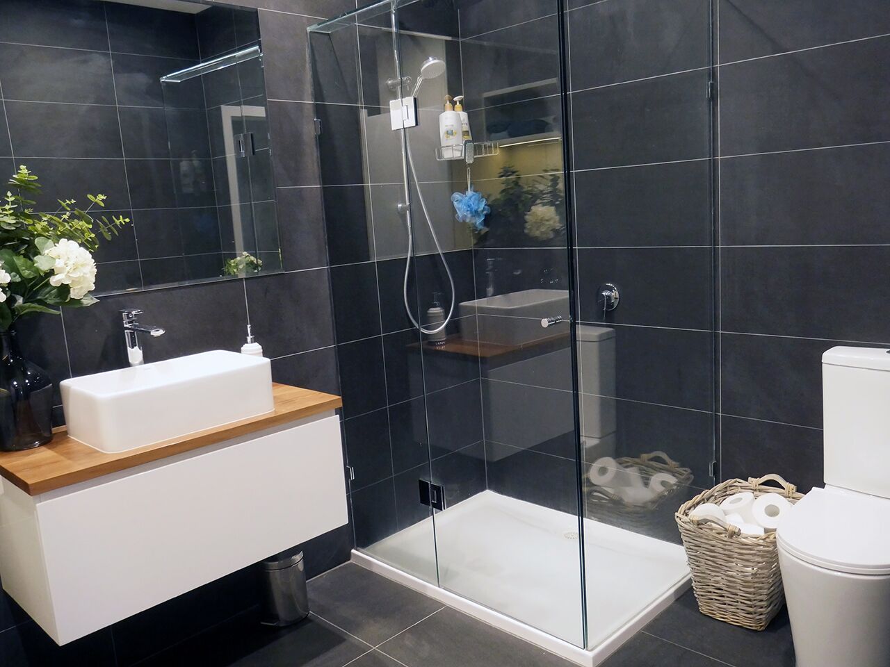 Amazing location - Walk to MCG/Swan St/Bridge Rd/Melbourne CBD — image 9