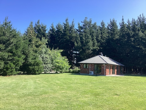 Oxford Holiday Cottage - Self catering, Mountain Views, 10 Acres