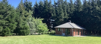 Oxford Holiday Cottage - Self catering, Mountain Views, 10 Acres