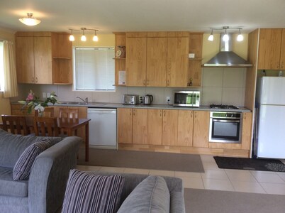 Oxford Holiday Cottage - Self catering, Mountain Views, 10 Acres