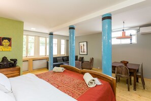 In-room safe, iron/ironing board, WiFi, bed sheets