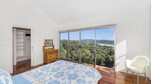 4 bedrooms, iron/ironing board - Del Monte Delight - Stylish (COPACABANA)