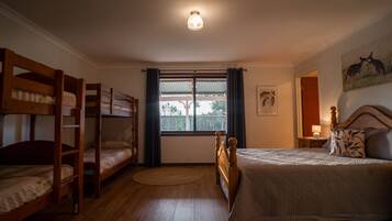 4 bedrooms, iron/ironing board, WiFi, bed sheets