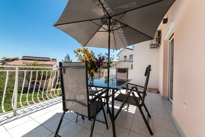 Outdoor dining - Apartment Raspolic - no.2 (Trinajstici)