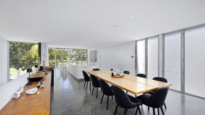 Dining - Point Break - Metres to the Sand (AVOCA BEACH)