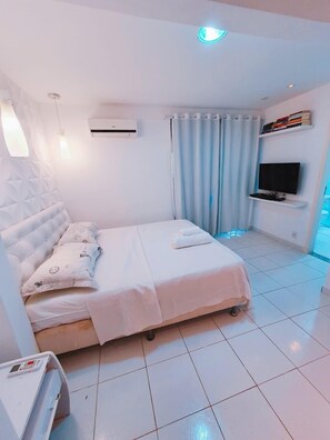 2 bedrooms, iron/ironing board, WiFi