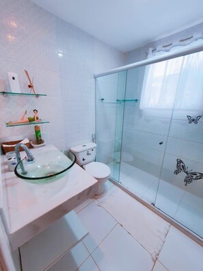 Een bad/douchecombinatie