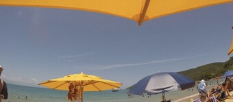 House between Geribá Beach and Ferradurinha