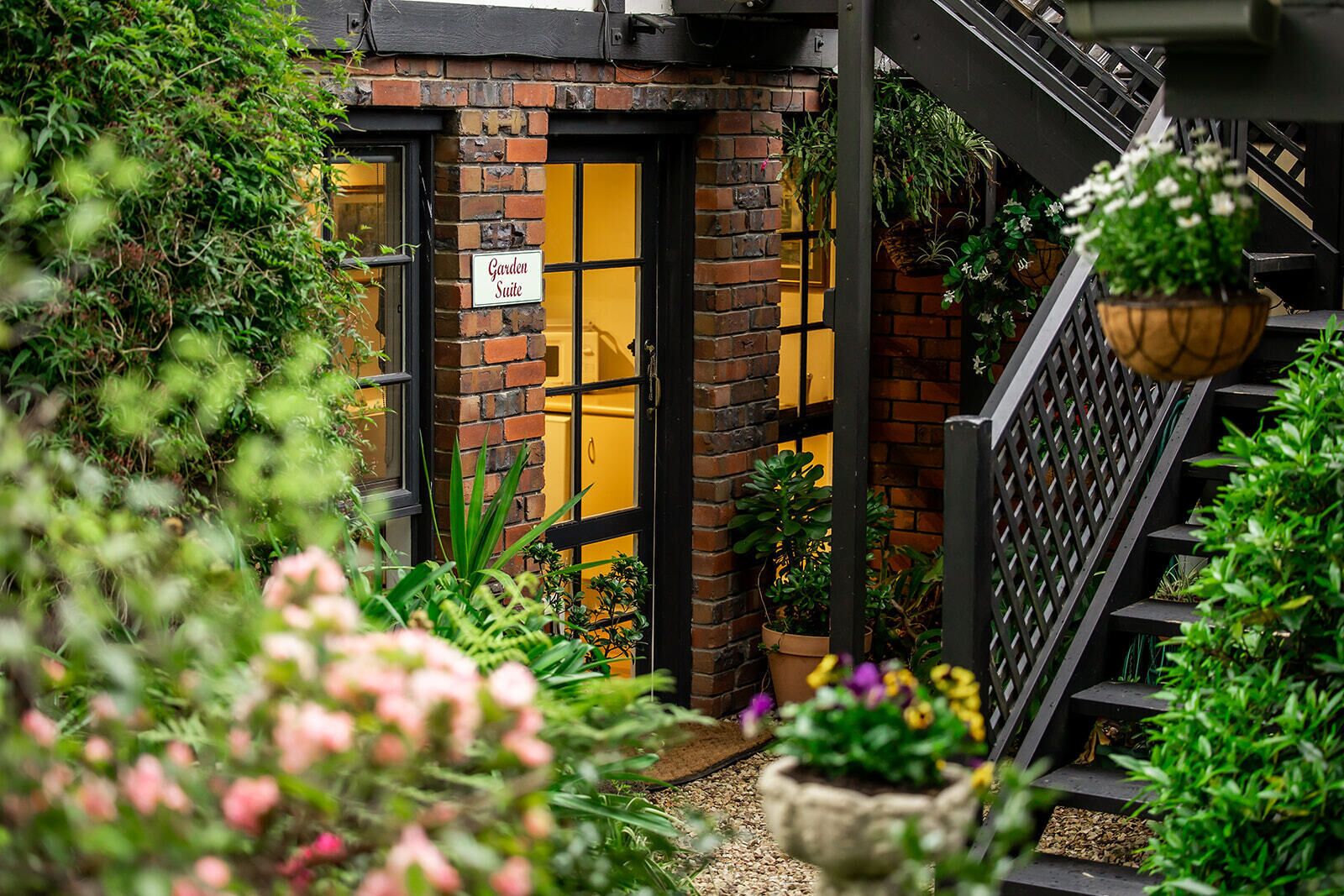 Garden Suite - Peaceful Getaway — image 8