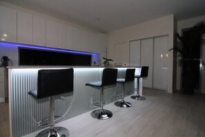 Bar (on property) - Rangimarie Holiday House (Little Mountain)