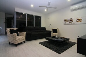 Smart TV, DVD player, books, stereo