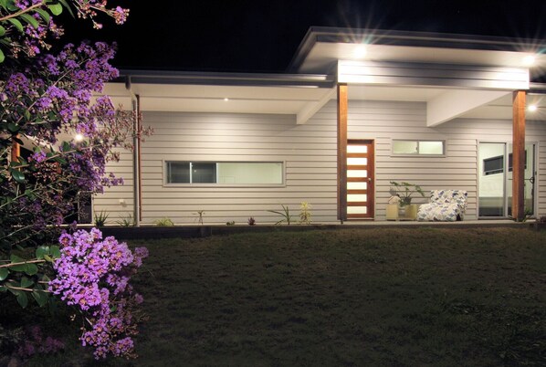 Exterior - Rangimarie Holiday House (Little Mountain)