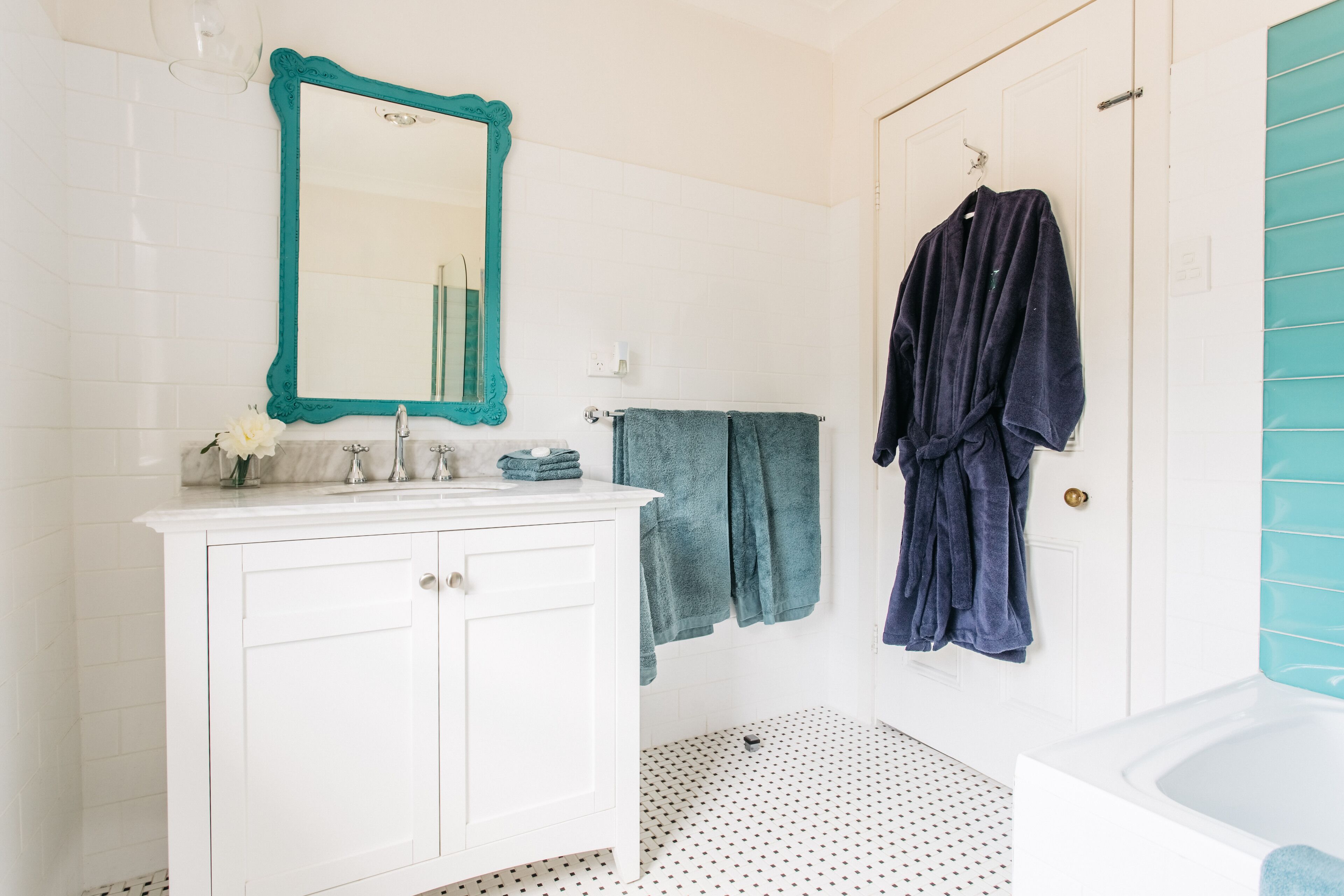 Luxury 1830s Kippilaw Schoolhouse Farmhouse