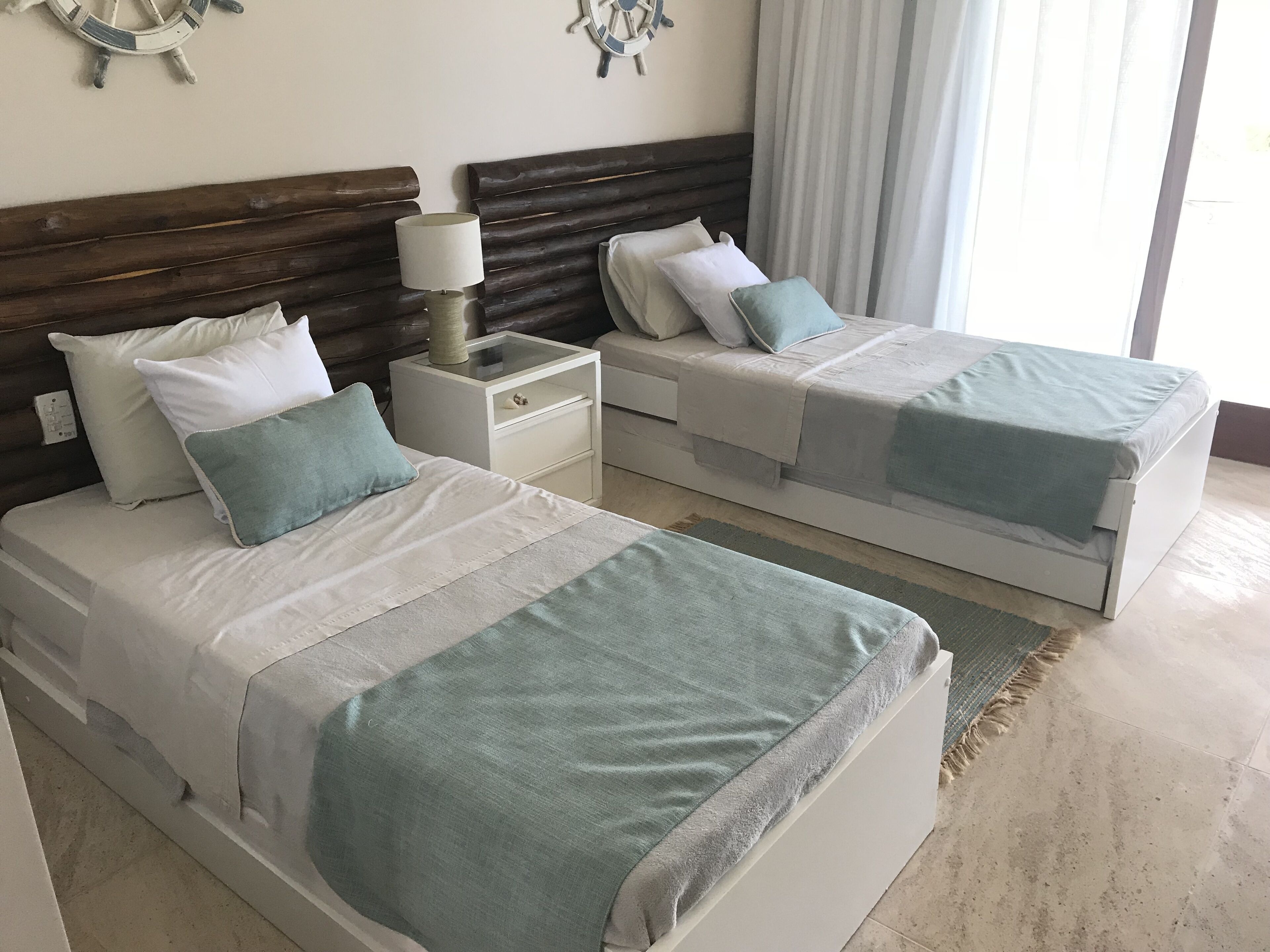 LUXURY FACING THE SEA