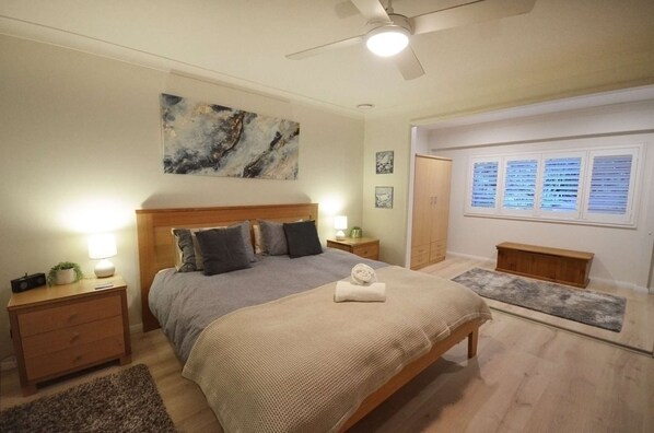 3 bedrooms, iron/ironing board, WiFi, bed sheets