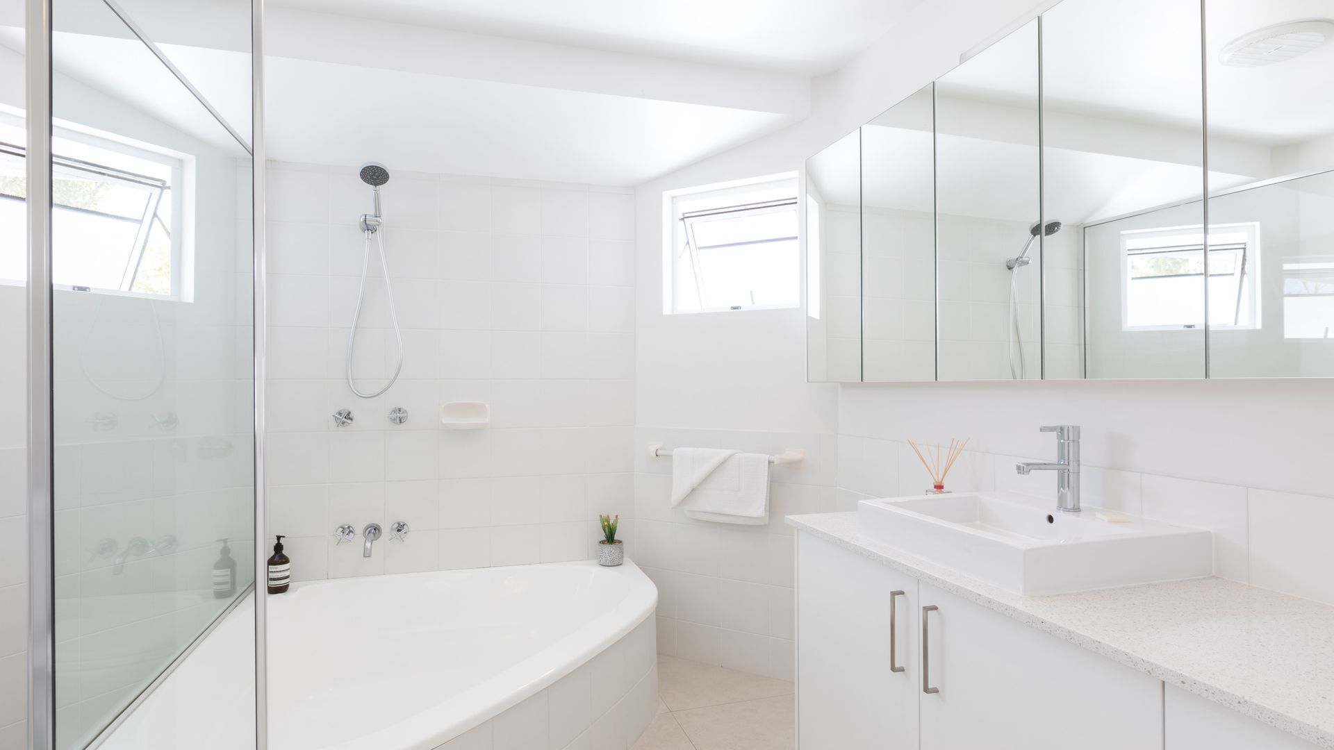 Noosa Heads Beach House - Walk to Main Beach & Little Cove — image 17