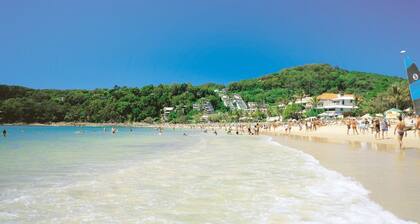 Noosa Heads Beach House - Walk to Main Beach & Little Cove