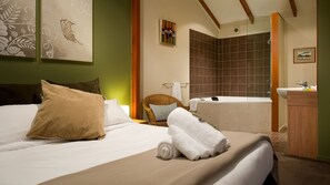 1 bedroom, iron/ironing board, bed sheets - Eastern View Studio - Cosy & Comfortable Villa for two (DAYLESFORD)