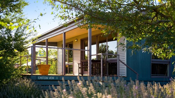 Exterior - Eastern View Studio - Cosy & Comfortable Villa for two (DAYLESFORD)