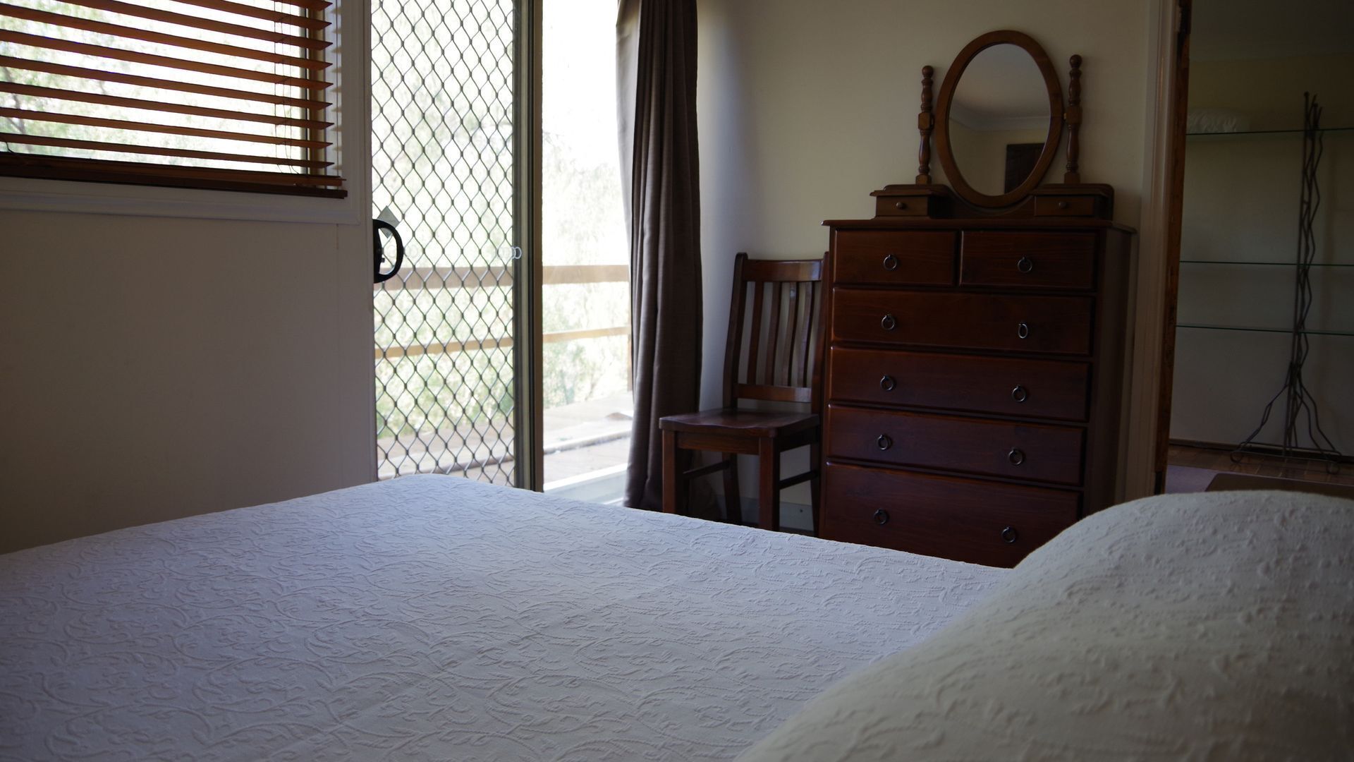 Rustic Cottage - peaceful retreat — image 8