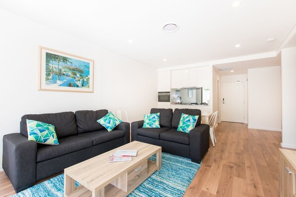 TV, DVD player - BLUEWATER APARTMENTS #3 (Kiama)