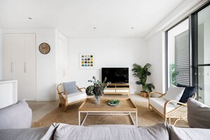 TV, DVD player - Executive Coastal Living (Coogee)