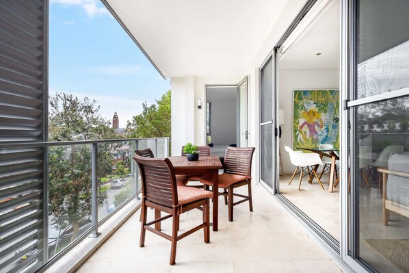 Outdoor dining - Executive Coastal Living (Coogee)